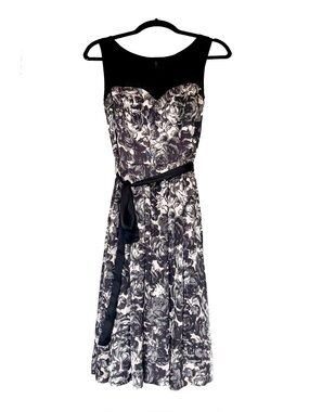 🌹 H&M Floral Sweetheart Neckline Dress 🌹
